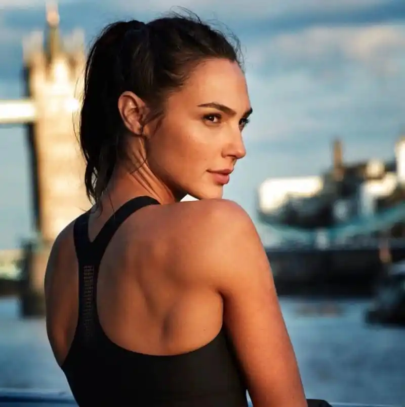 盖尔·加朵 盖尔·加朵(gal gadot),出生于1985年,是以色列女演员