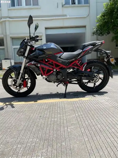 贝纳利红宝龙150i