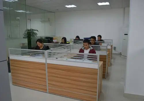 员工办公室_东莞市德崴机械有限公司