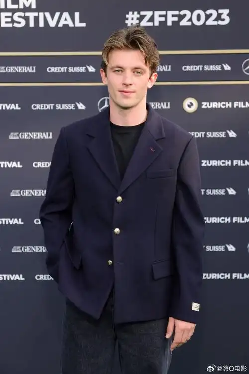 【高清】杰尼斯·纽沃纳9月30日出席第19届苏黎世电影节《斯黛拉终曲