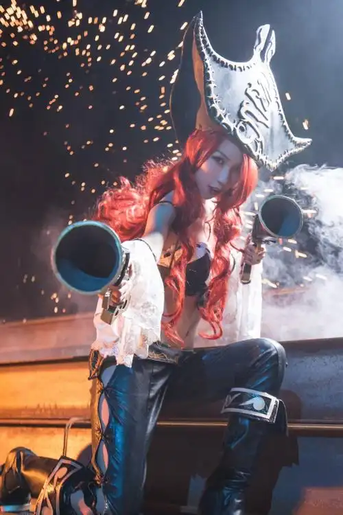 英雄联盟赏金猎人厄运小姐cosplay_紫缨