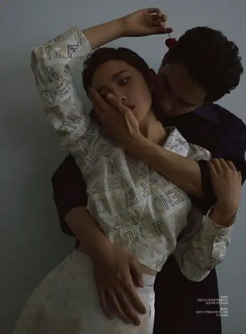 张若昀唐艺昕双人杂志