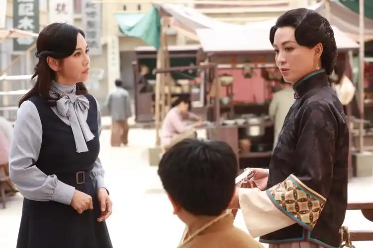 陈松伶《福尔摩师奶》无畏寻真相    剧外敬业拍摄无惧受伤