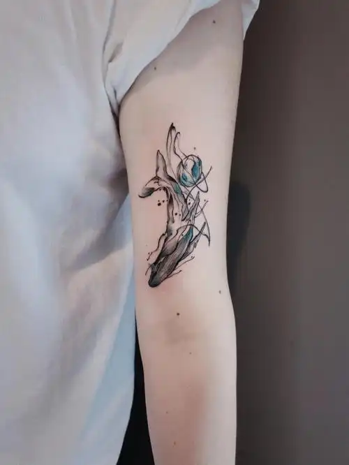 水墨鲸鱼纹身