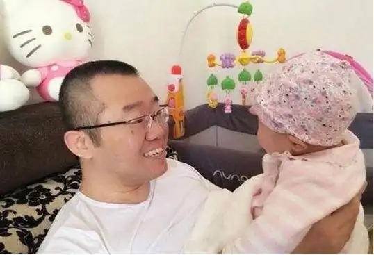 带你看看涂磊的豪宅客厅摆满了小孩的玩具装修简约又温馨