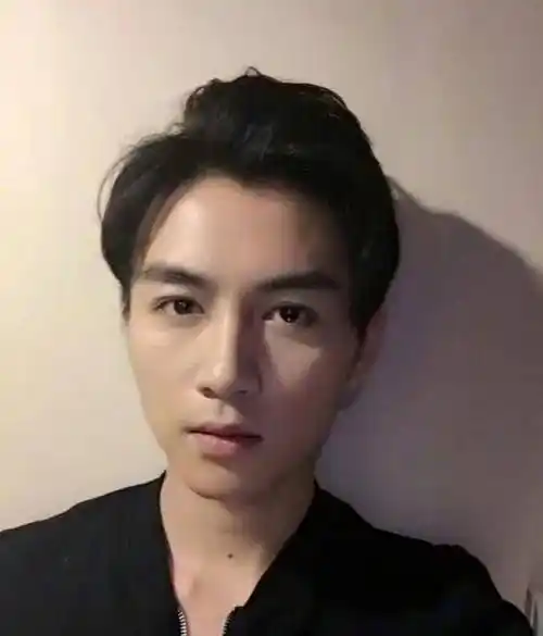 原创陈晓自拍放飞自我毫无偶像包袱网友表示快减肥吧