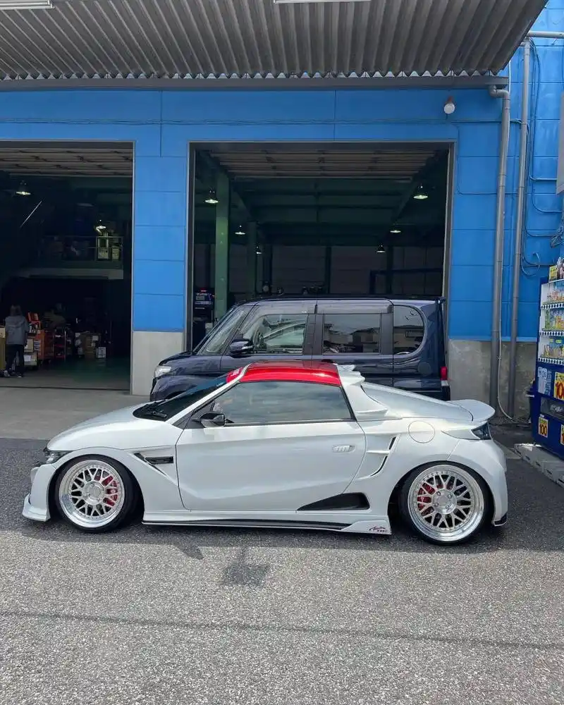 本田 s660. 中置后驱,原厂0.