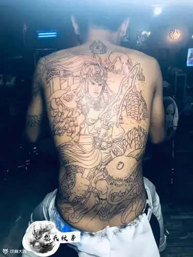 满背赵子龙线条