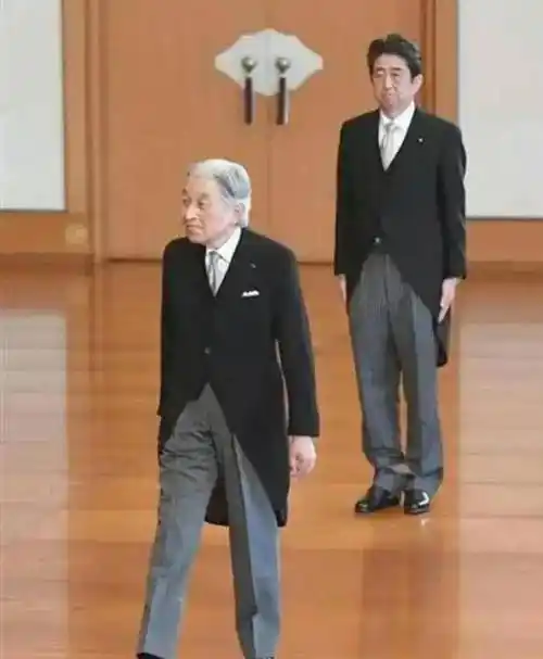 拒绝参拜靖国神社的明仁天皇为何成为200年来首位生前退位的天皇?