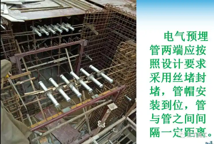 安装位置和标高不符设计要求;②密闭套管丝口被破坏;③预埋在人防门框