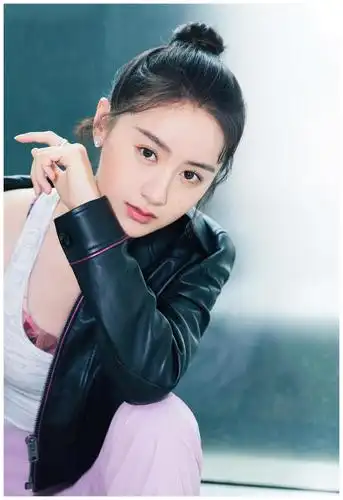 袁冰妍,她是《老九门》中的丫头,有一种淡雅的气质,非常迷人