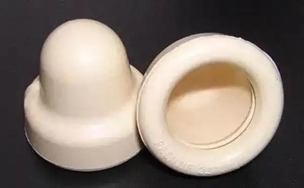 子宫帽又叫宫颈帽,避孕帽,阴道隔膜,它是一种由具有弹性的金属圈覆以