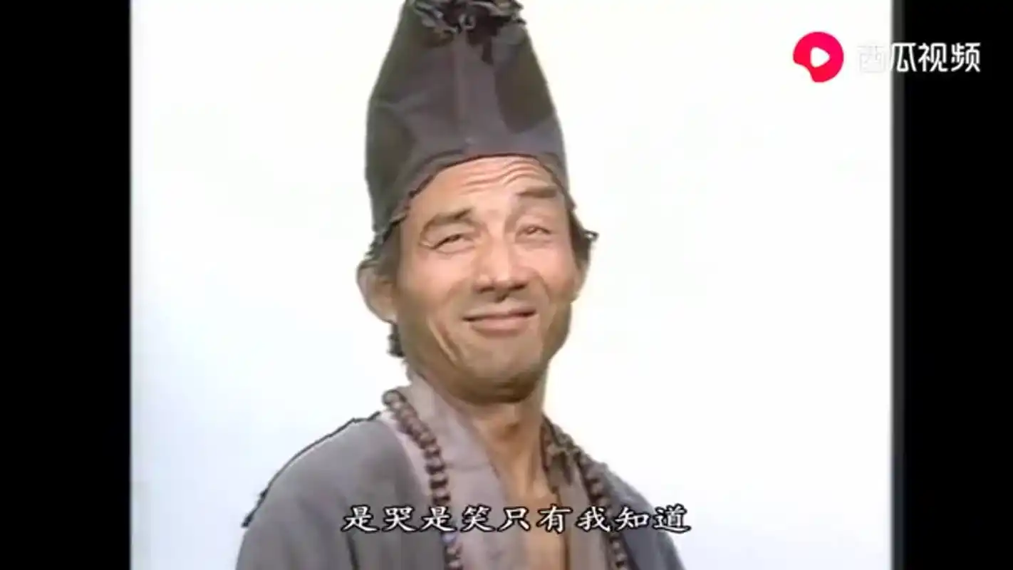 又听见熟悉的旋律,这首《一半脸儿哭》太经典,难忘这部《济公》