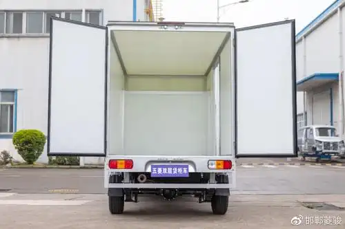 半吨以下进城无忧五菱双层货柜车轻快版新品上市