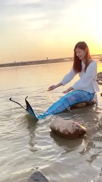 哥们厉害了居然把美人鱼烤了