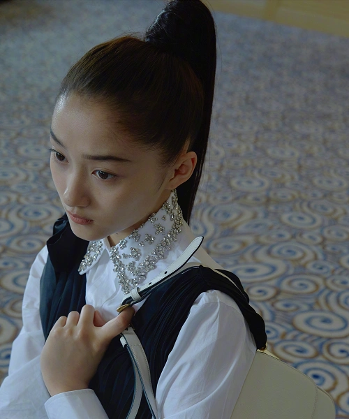 关晓彤扎高马尾露出发际线真的很美