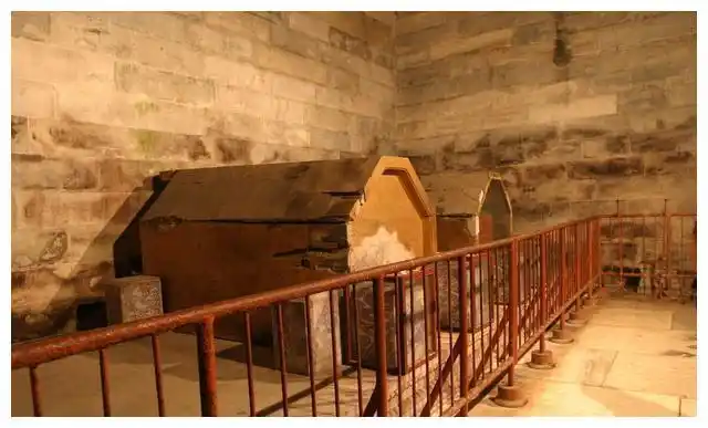 为乾隆生下三个孩子却被消失,那拉皇后被废之谜