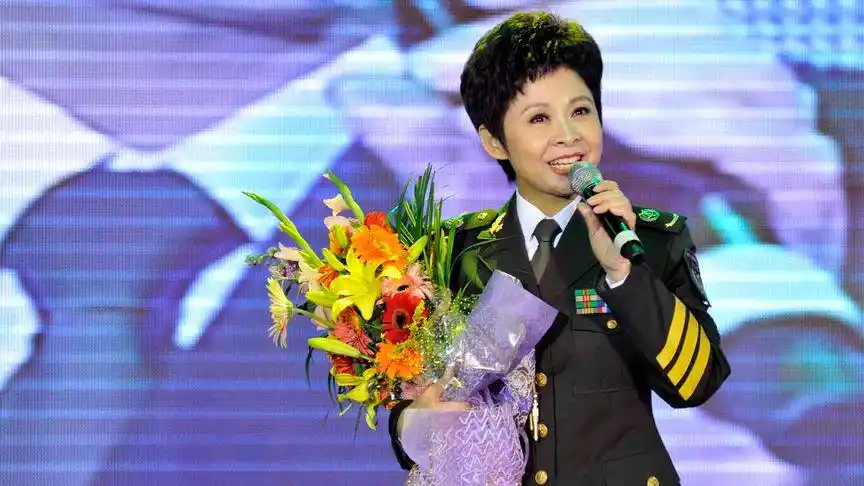 还记得董文华的成名曲《为了谁》当年风靡大街小巷,你还记得吗?