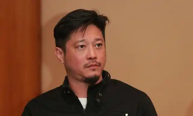 其外公马保是太平饼干创办人,父亲陈滋民本是会计师,后移民澳洲墨尔本