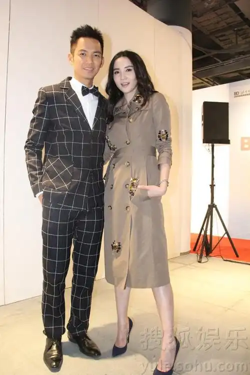 宋佳钟汉良双获bq红人大奖 期待再度合作