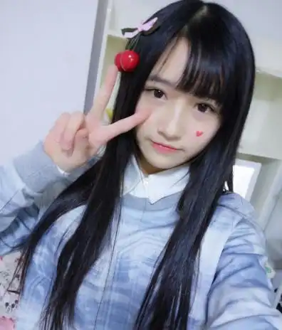 14岁少女费沁源走红日本 被赞双马尾萌死人