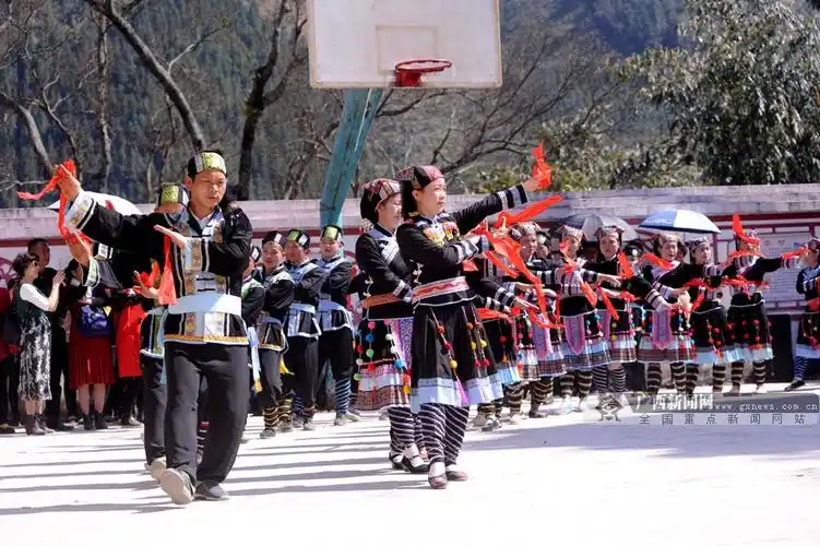 田林县特色民俗木柄瑶铜鼓舞喜庆新春组图57