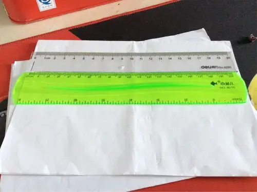 测量桌上的物品