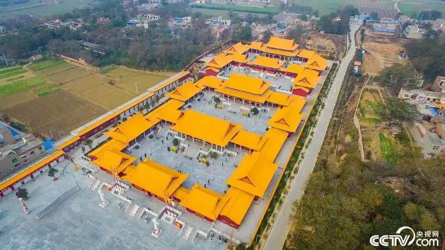 河南洛阳:乡村祠堂豪华壮观堪比皇宫