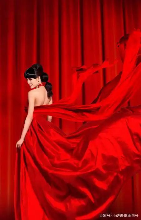 如果好看有颜色,那一定是中国红!看一下男明星的红色西装秀