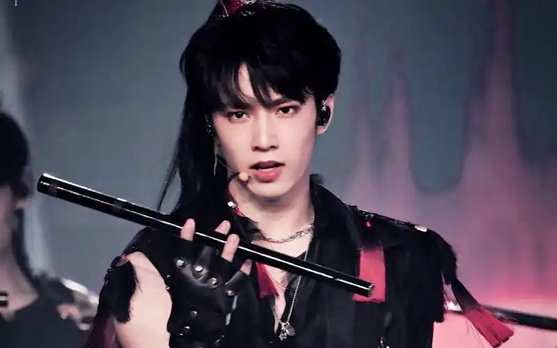 刘耀文汽车之家818全球汽车夜直播刘耀文cut