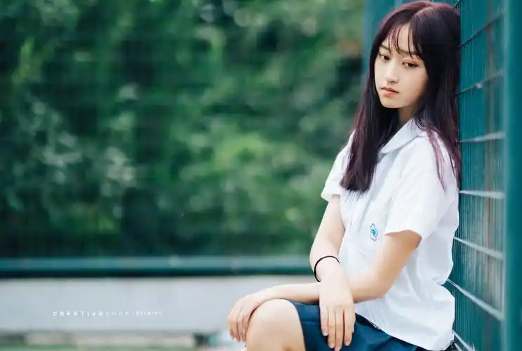 可爱的校服女生