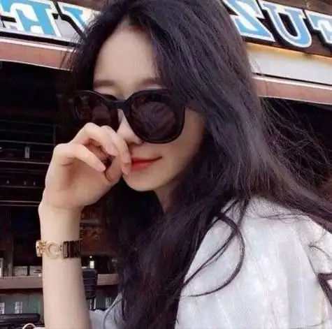 墨镜丰满美女气质头像图片 女生头像图片大全 -【爱个性】