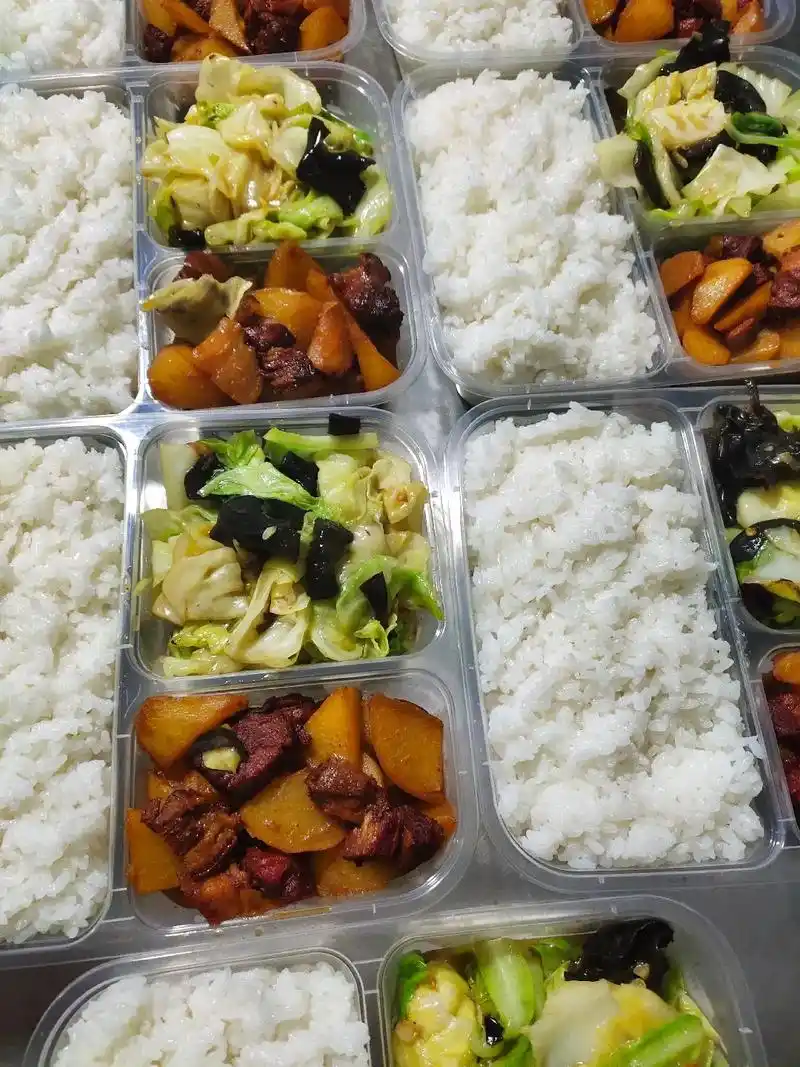 快餐盒饭 #员工餐 #工作餐 #工地盒饭 #团餐配送 - 抖音