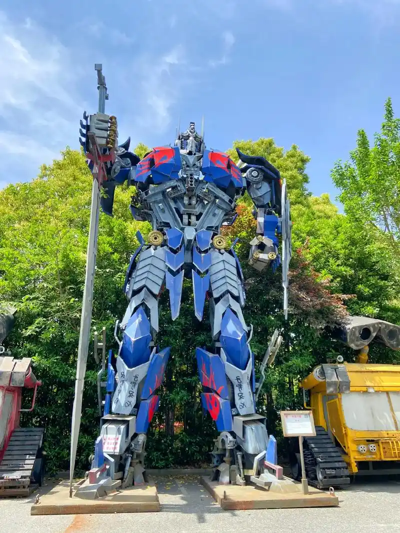 废铁做的大黄蜂.铁艺的艺术#雕塑艺术 #废物利用 #纯手工打 - 抖音