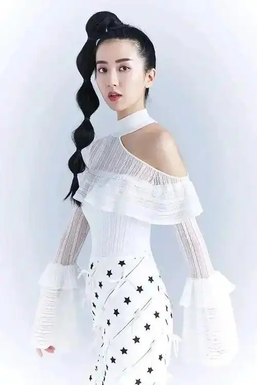 美女明星许龄月性感迷人风情万种