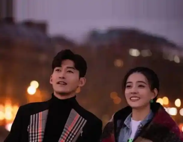 和张铭恩分手后徐璐走出阴影和张翰搂抱捏脸对视满满cp感