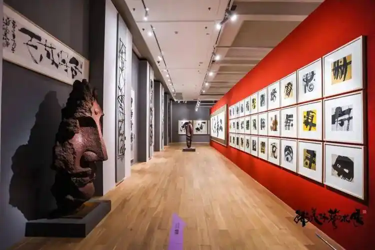 春风赞友深回眸哈尔滨韩美林艺术展