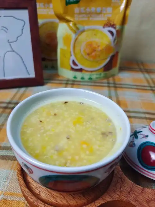 营养早餐南瓜小米藜麦粥