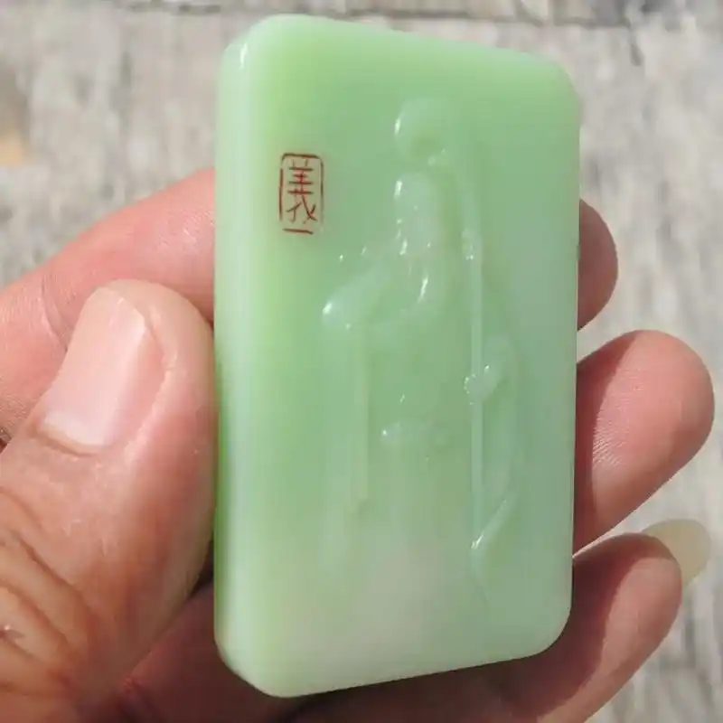 中国玉雕大师吴春强作品珍藏级新疆且末米达山料珍稀绿色名品罕见