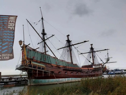 郑成功收复台湾打败荷兰军队是靠人海战术胜枪炮兵法的胜利