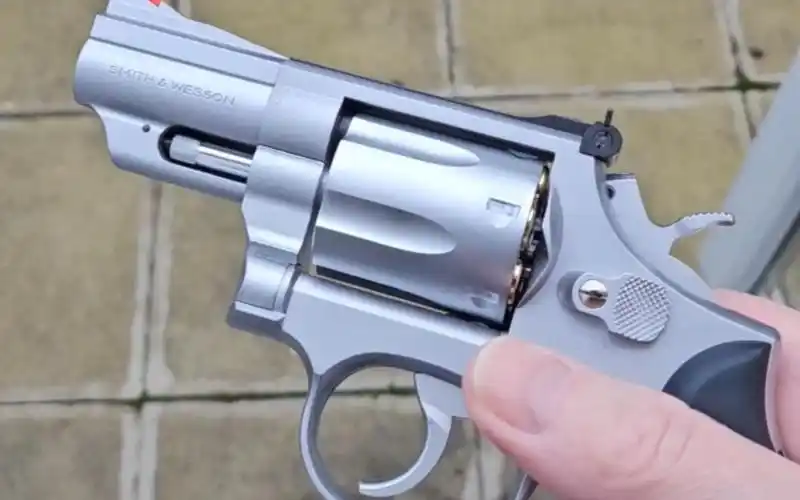 史密斯威森 combat magnum .357左轮手枪(握把感觉有点细了