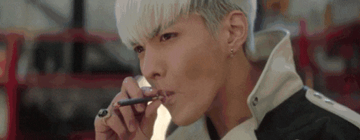 帅哥抽烟酷酷哒奶奶灰gif动图_动态图_表情包下载_soogif