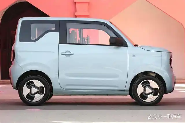 国产又一买菜代步小车,吉利熊猫mini实车亮相,2门4座,两种动力