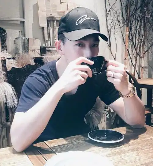 张馨予老公何捷工资曝光!网友:差距不是一点点