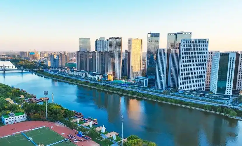 人聚兴业,运河商务区跑出高质量发展"加速度".(资料图)记者 常鸣/摄