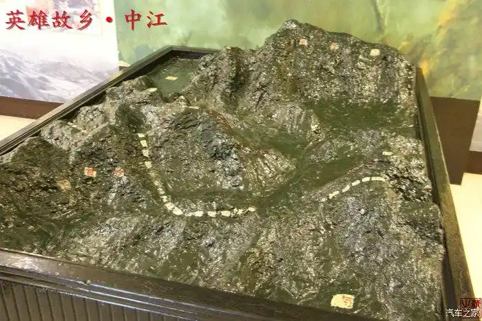 上甘岭地形沙盘···