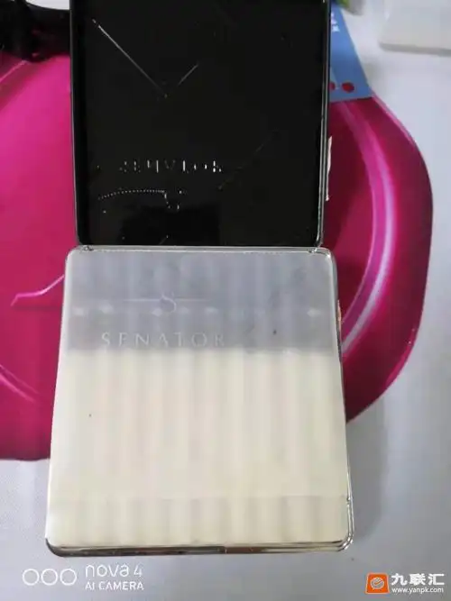 俄罗斯的烟铁盒包装很像寿百年