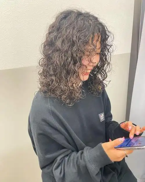 然而,不必担心,因为有各种各样的发型可以帮助你增添风采,展现自信.