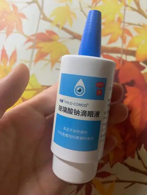 药水滴的更准,不会滴出来而且这款滴眼液是不含人工防腐剂的人工泪液