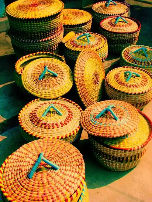 枣庄市薛城区沙沟镇庞庄村位于枣庄最南端,历史上就有砌(编织)草囤子